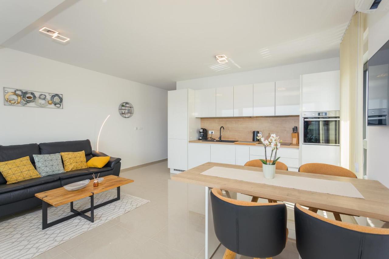 Appartement Luton à Banjole Extérieur photo